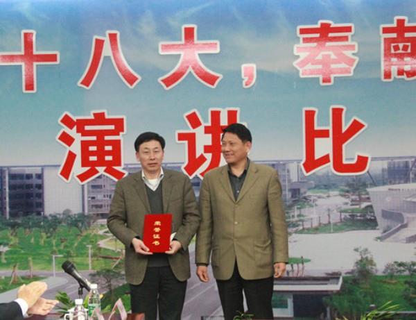 集團(tuán)舉行“學(xué)習(xí)十八大，奉獻(xiàn)在崗位”征文演講比賽